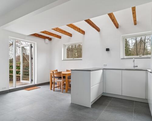 Flot ny lejlighed i naturskønne omgivelser.