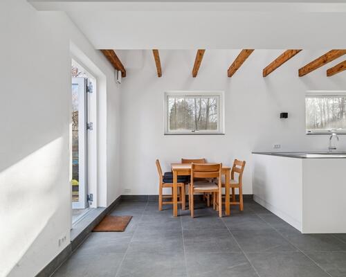 Flot ny lejlighed i naturskønne omgivelser.