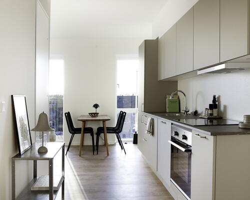 Charmerende 4-værelses duplex lejlighed med gavlplacering i Tingbjerg