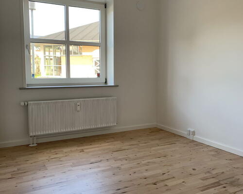 Nyrenoveret 2-værelses i Skalborg med elevator, parkering og lukket gårdmiljø – tæt på Aalborg Storcenter