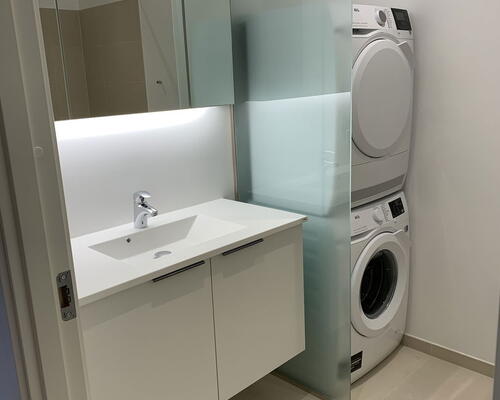 Nyrenoveret 2-værelses i Skalborg med elevator, parkering og lukket gårdmiljø – tæt på Aalborg Storcenter