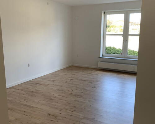 Nyrenoveret 2-værelses i Skalborg med elevator, parkering og lukket gårdmiljø – tæt på Aalborg Storcenter