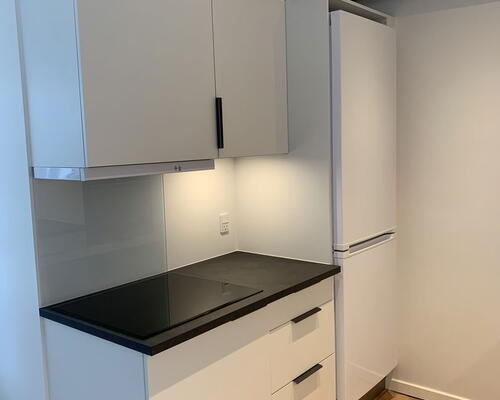 Nyrenoveret 2-værelses i Skalborg med elevator, parkering og lukket gårdmiljø – tæt på Aalborg Storcenter