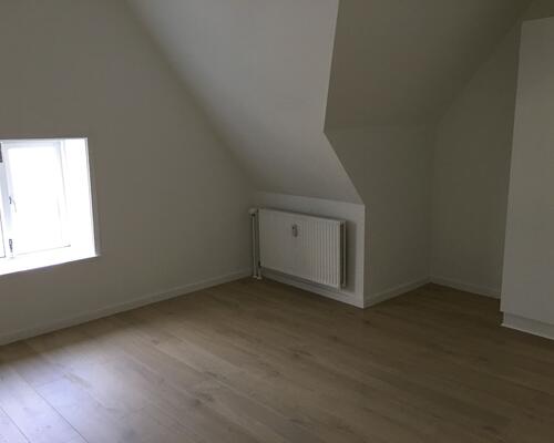 Lækker, delevenlig taglejlighed midt i Horsens – perfekt til dig, der vil bo centralt.