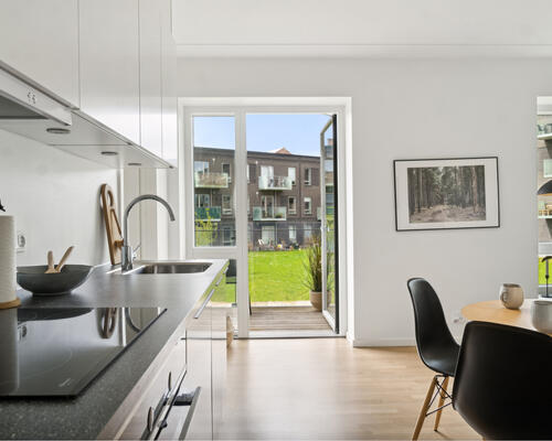 FANTASTISK LEJLIGHED MED ALTAN BELIGGENDE I RISSKOV