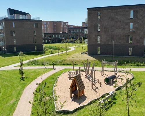 FANTASTISK LEJLIGHED MED ALTAN BELIGGENDE I RISSKOV