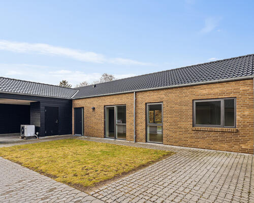 Ét plans rækkehus med egen have og carport 🏡<br>