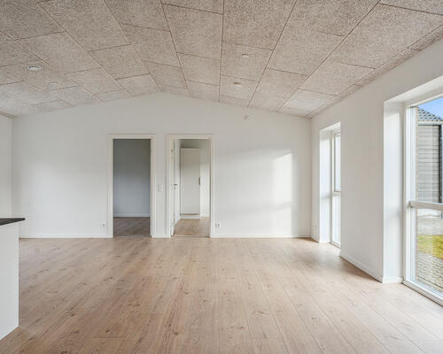 Ét plans rækkehus med egen have og carport 🏡<br>