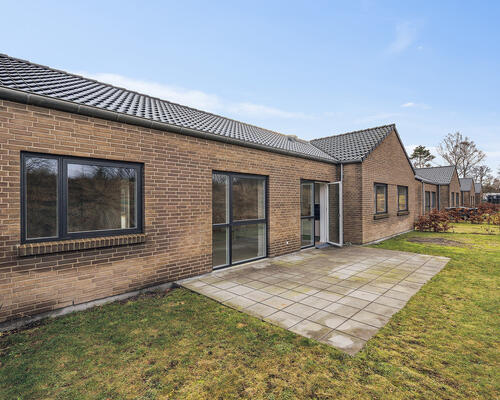 Ét plans rækkehus med egen have og carport 🏡<br>