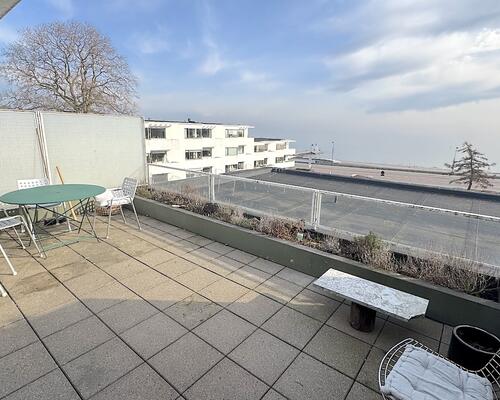 Skøn lejlighed, med terrasse, ved Bellevue Strand