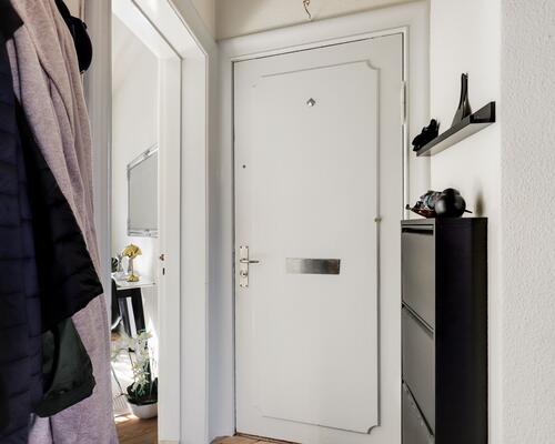 Fin og lys 2-værelses i stueplan i Finlandsgade