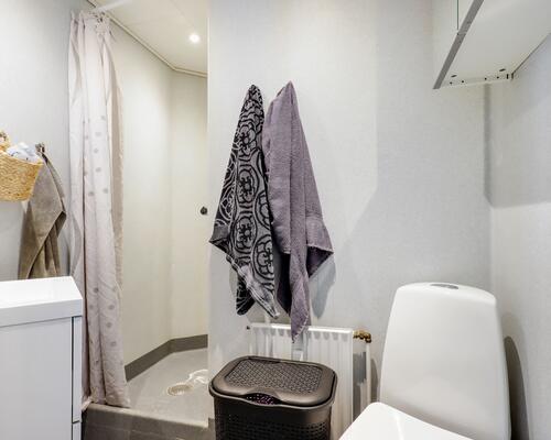 Fin og lys 2-værelses i stueplan i Finlandsgade