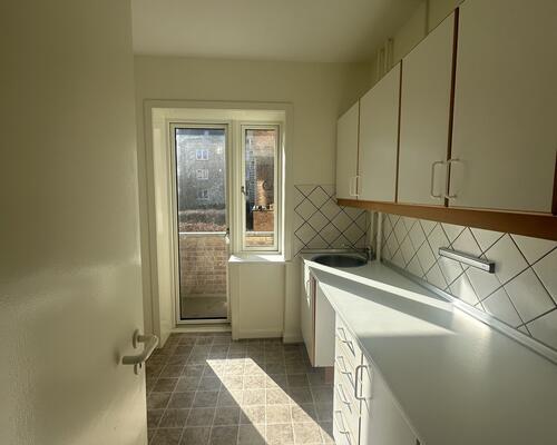 Lys og velindrettet lejlighed med central placering