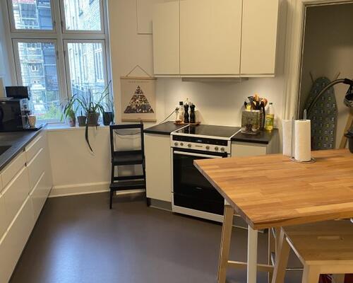 Flot og lys 3-værelses lejlighed i hjertet af Aarhus C – delevenlig for 2