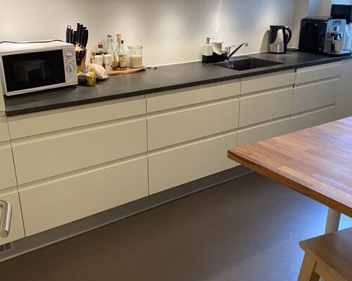 Flot og lys 3-værelses lejlighed i hjertet af Aarhus C – delevenlig for 2