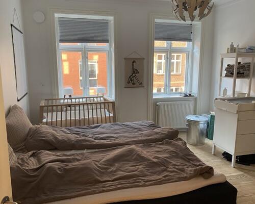 Flot og lys 3-værelses lejlighed i hjertet af Aarhus C – delevenlig for 2