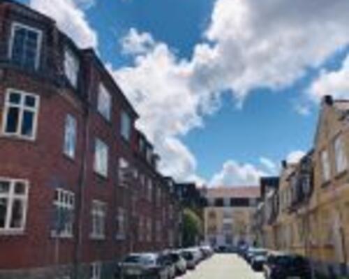 Moderne lejlighed med altan og nærhed til naturen