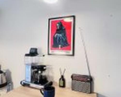 Lys og nyistandsat 2-værelses med fransk altan og tæt på Limfjorden