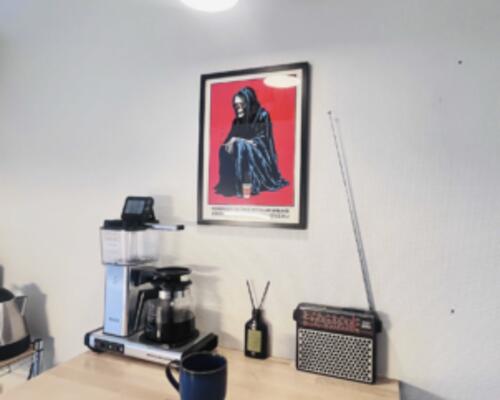 Lys og nyistandsat 2-værelses med fransk altan og tæt på Limfjorden