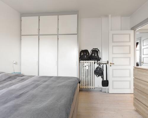 Stor, lys og moderne 4-værelses med udsigt og altan