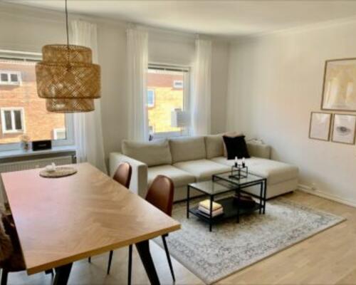 Lækker 2-værelses lejlighed i Øgadekvarteret