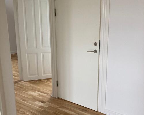 Nyere renoveret 5. værelses lejlighed