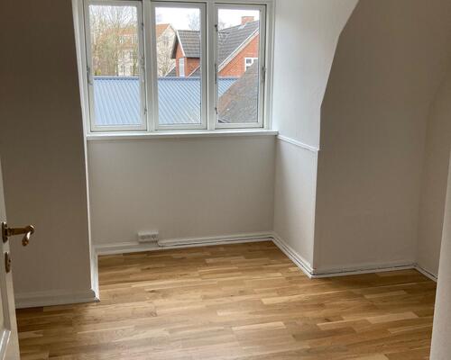 Nyere renoveret 5. værelses lejlighed