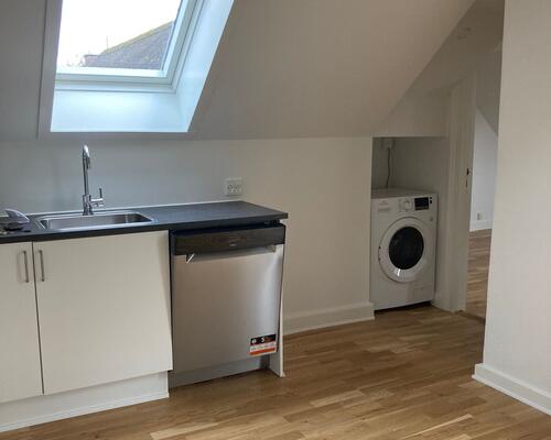 Nyere renoveret 5. værelses lejlighed