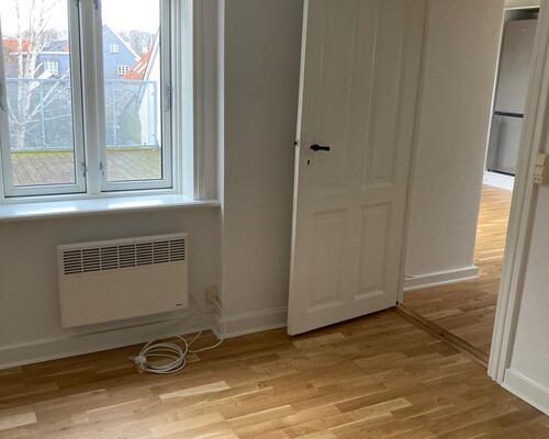 Nyere renoveret 5. værelses lejlighed
