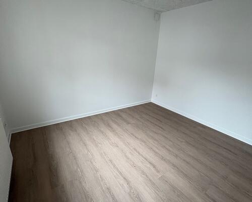 Nyere 2 værelses lejlighed i baggård