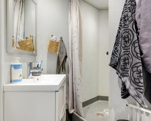 Fin og lys 2-værelses i stueplan i Finlandsgade