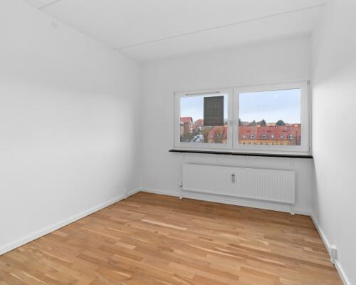 Stor 4-værelses lejlighed udlejes i Aarhus C
