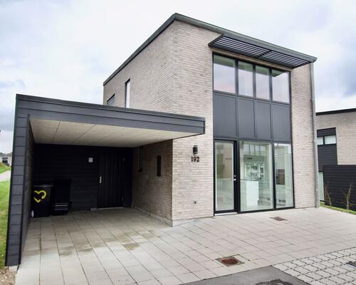 Fritliggende 4-værelses rækkehus på Marshalls Alle