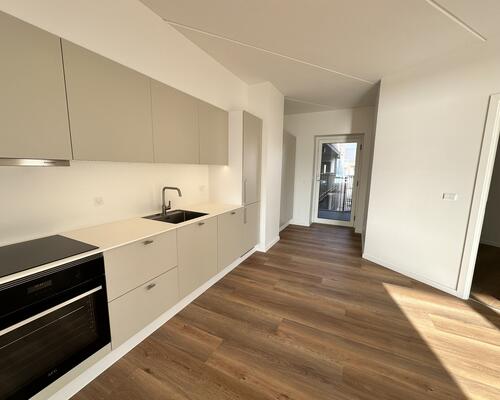 Skøn 3-værelses lejlighed med altan og udsigt