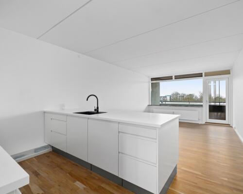 Stor 4-værelses lejlighed udlejes i Aarhus C