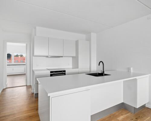 Stor 4-værelses lejlighed udlejes i Aarhus C