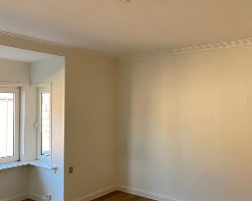 Stor lys 2V'er med to altaner