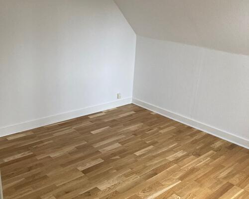 Nyere renoveret 5. værelses lejlighed