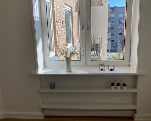 Stor lys 2V'er med to altaner