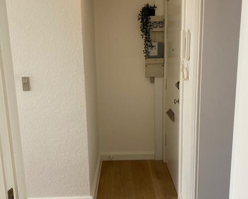 Stor lys 2V'er med to altaner