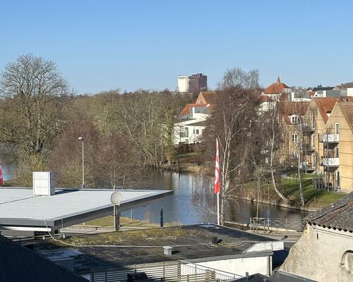Stor flot lejlighed i centrum
