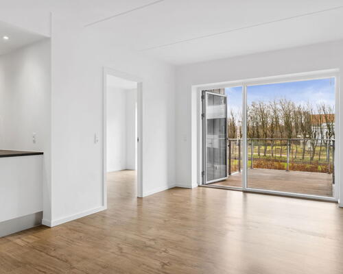 Moderne 3-værelses på 79 m2 med altan, elevator og fælles tagterrasse – tæt på Lindholm Søpark og SKANSEN