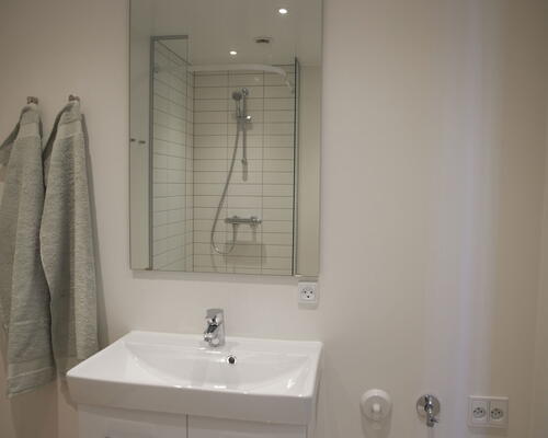 Optimal udnyttet 2 værelses bolig med stort badeværelse og altan. Optimal for dig, der er over 50 år