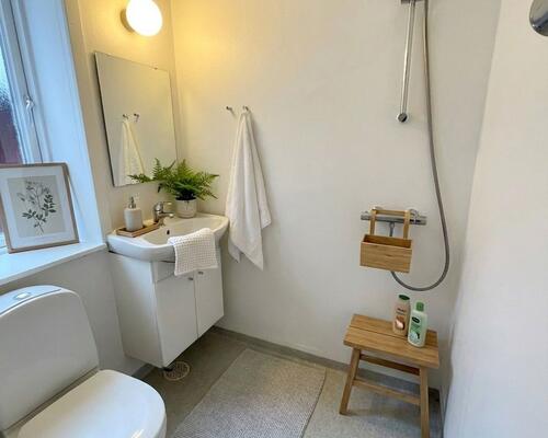 Lys 1-værelses med altan og parkering – oplagt til studerende og pendlere