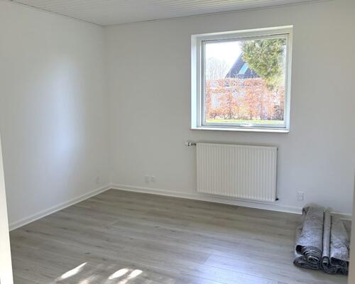 Ny renoveret 1-planshus i lukket vænge tæt på grønne områder – 87 Kvm