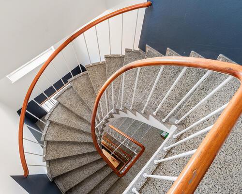 Stor 2-værelses lejlighed med altan og attraktiv beliggenhed på Trøjborg!