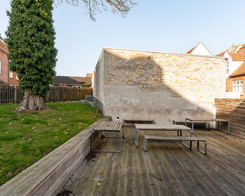 Stor 2-værelses lejlighed med altan og attraktiv beliggenhed på Trøjborg!