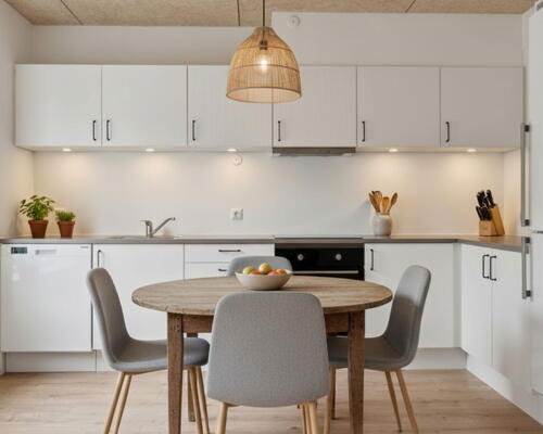 Lyst rækkehus med 5 værelser, to badeværelser, egen have og godt fællesskab