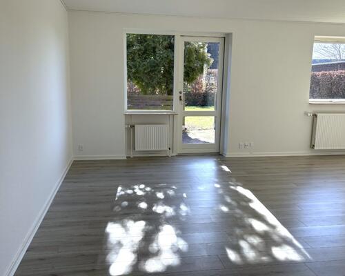 Ny renoveret 1-planshus i lukket vænge tæt på grønne områder – 87 Kvm