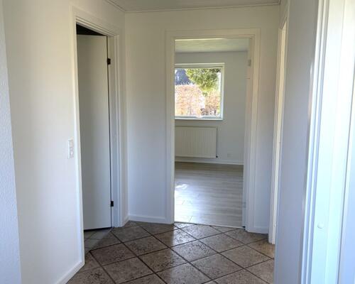 Ny renoveret 1-planshus i lukket vænge tæt på grønne områder – 87 Kvm